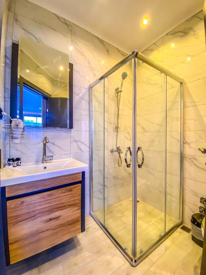 Roy Otel Akcay Luaran gambar